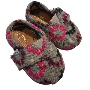 Baby Girl Tiny TOMS Toddler Pink and Gray Patterned Shoes T4